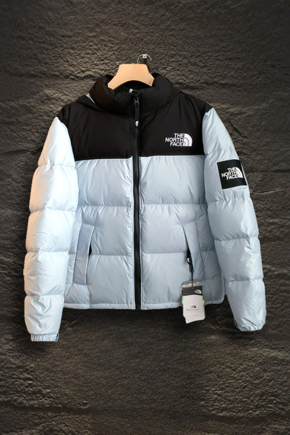 Chamarra The North Face Nuptse Azul Cielo — frente