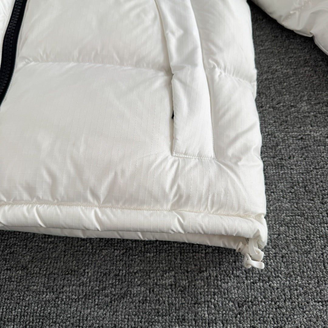 Chamarra The North Face Nuptse Blanca — bolsa lateral
