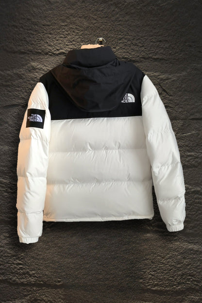 Chamarra The North Face Nuptse Blanca — espalda