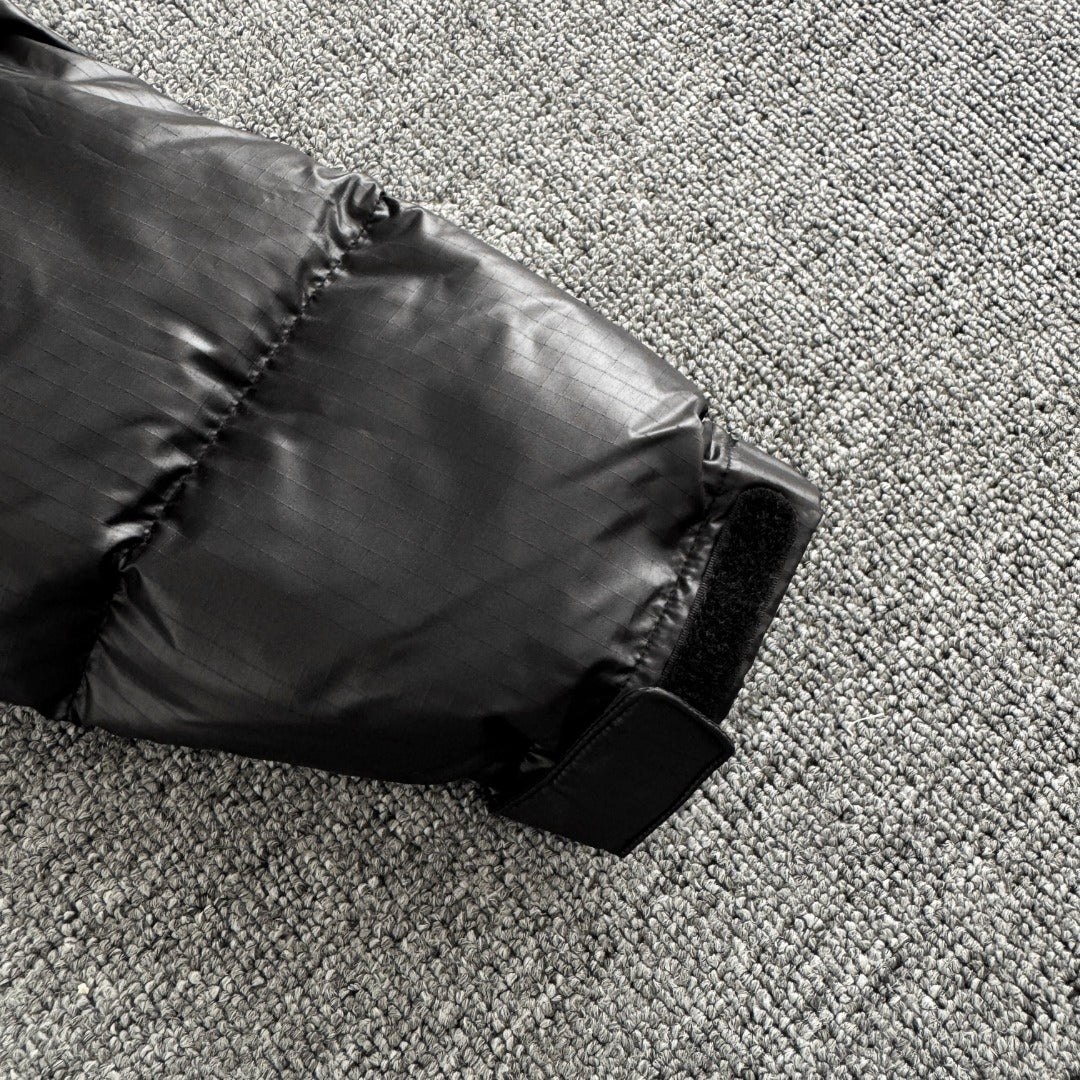 Chamarra The North Face Nuptse con Capucha Negra — puño