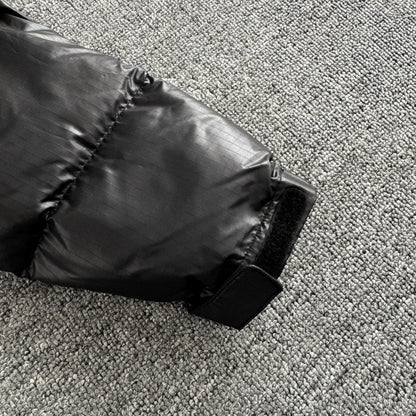 Chamarra The North Face Nuptse con Capucha Negra — puño