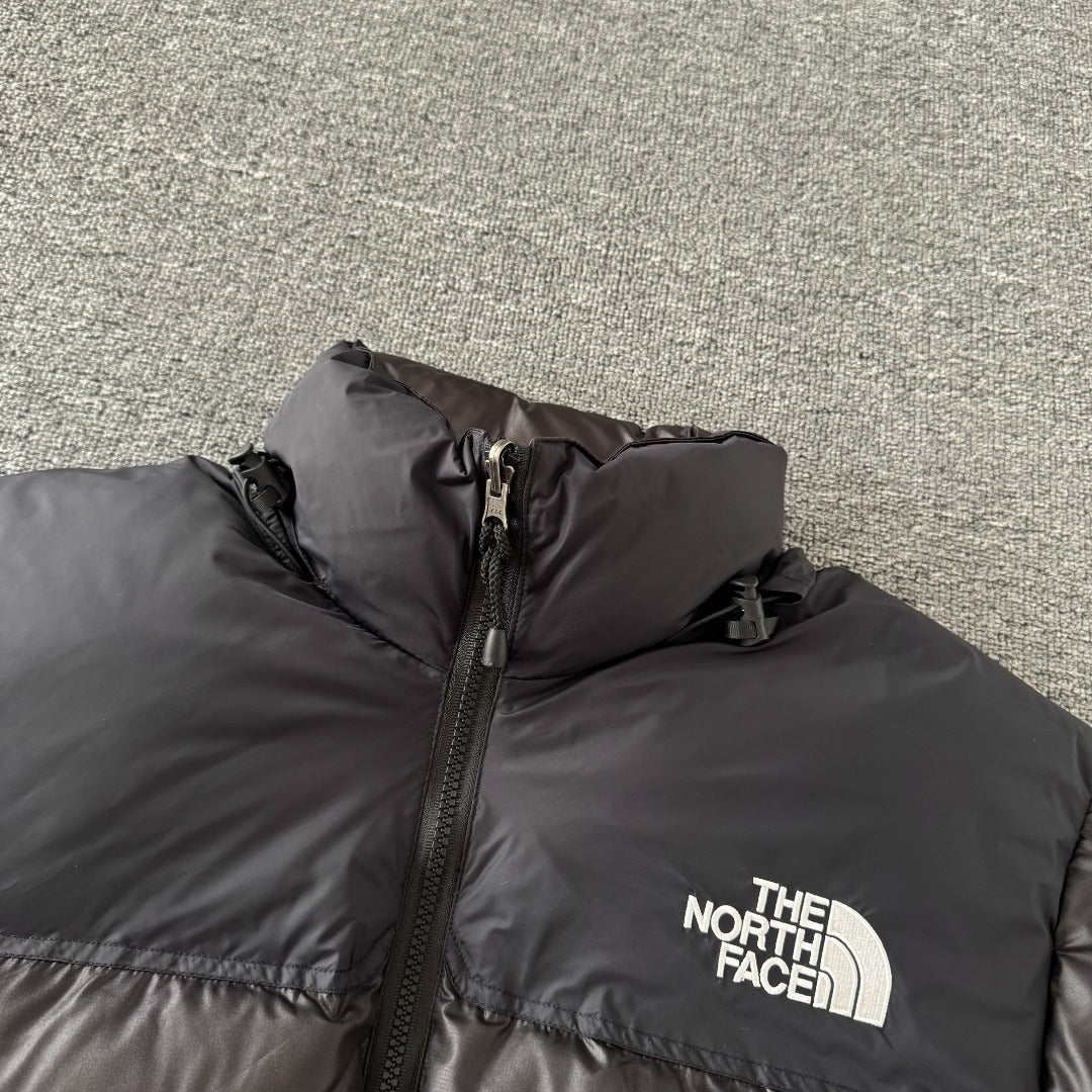 Chamarra The North Face Nuptse Negra — cuello