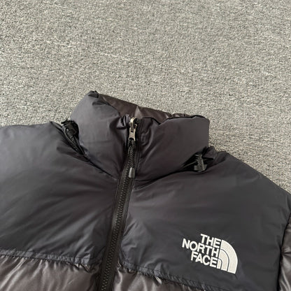 Chamarra The North Face Nuptse Negra — cuello