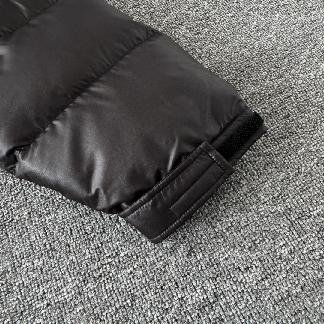 Chamarra The North Face Nuptse Negra — puño