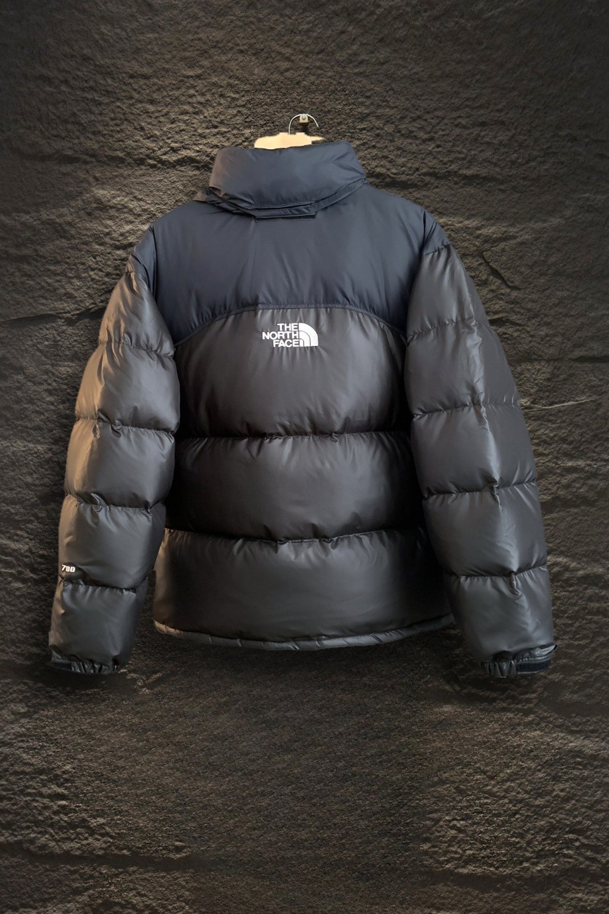 Chamarra The North Face Nuptse Negra — espalda