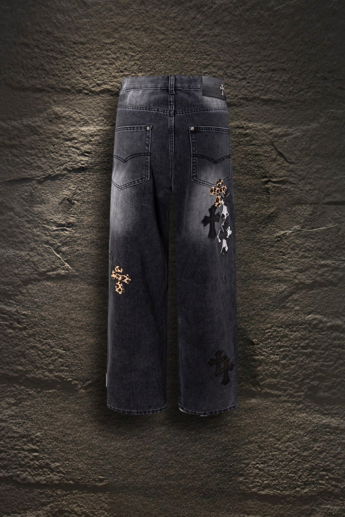 Jeans Chrome Hearts Cruces de Leopardo Negro Deslavado — espalda