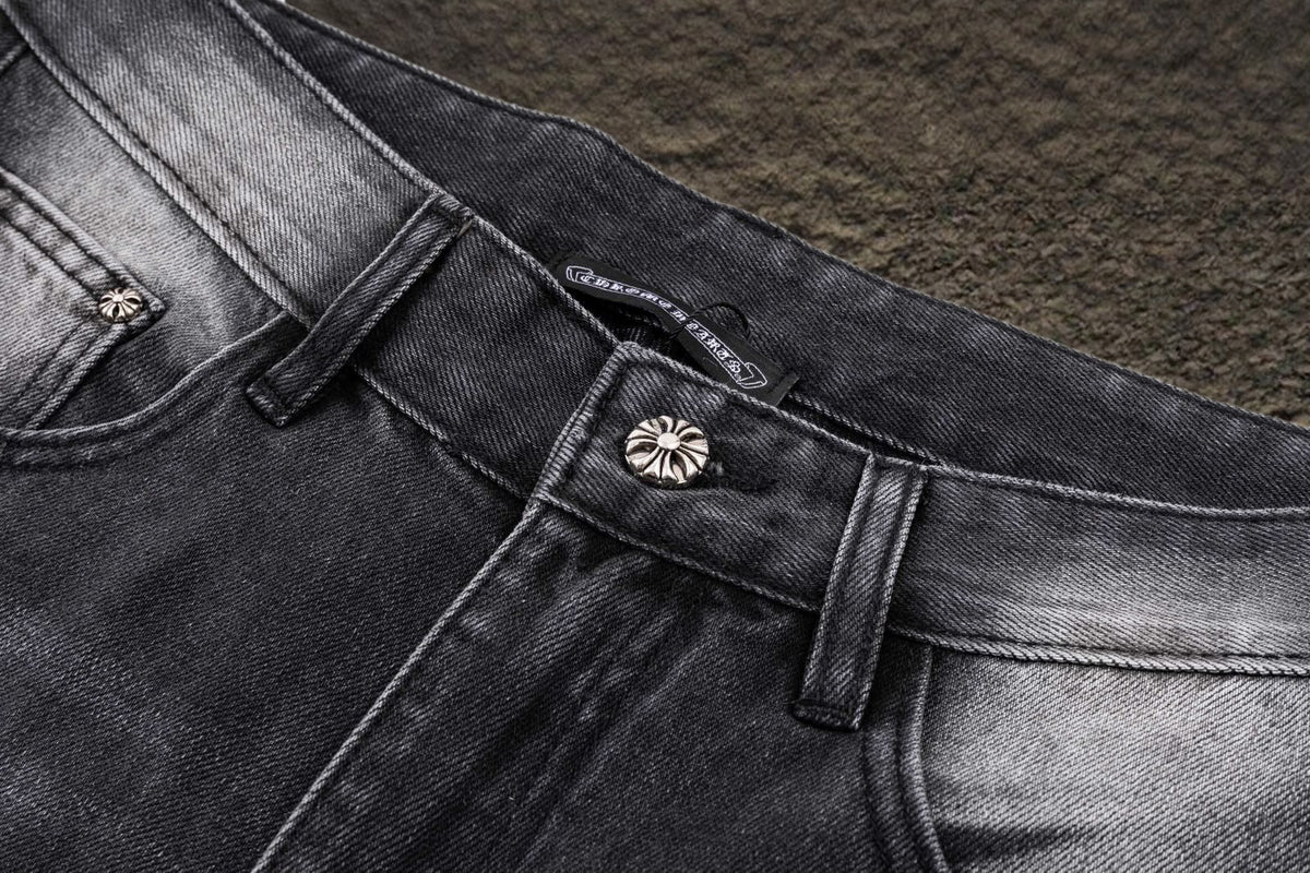 Jeans Chrome Hearts Cruces de Leopardo Negro Deslavado — pretina y botón