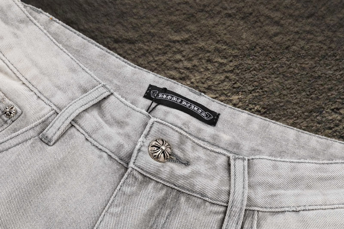 Jeans Chrome Hearts Cruces de Piel Negras Gris Claro — etiqueta y botón