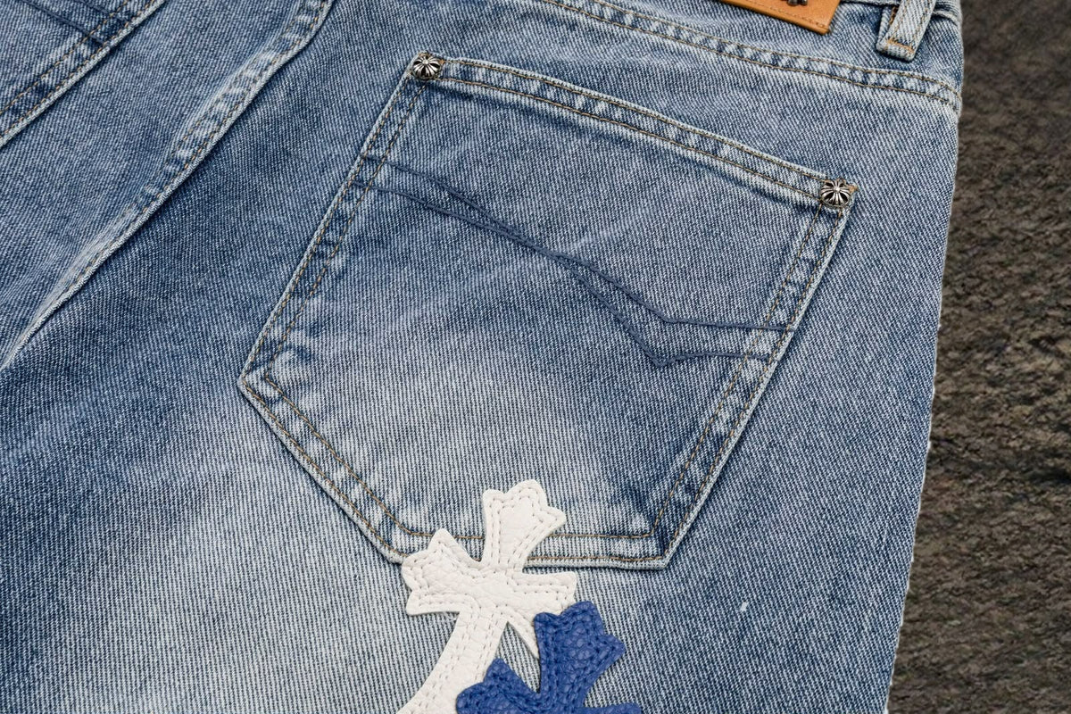Jeans Chrome Hearts Cruces de Piel Tricolor Azul Claro — bolsillo trasero