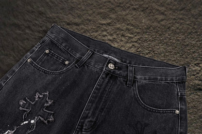 Jeans Chrome Hearts Cruces Deshilachadas y Pintura Negro Deslavado — pretina y bolsillo delantero