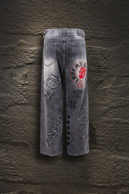 Jeans Chrome Hearts Rolling Stones y Parches Gris Deslavado — espalda