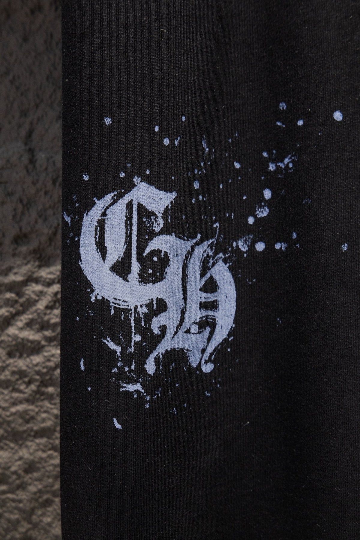 Playera Chrome Hearts Cadenas y Cruces Metálicas Negra — monograma CH