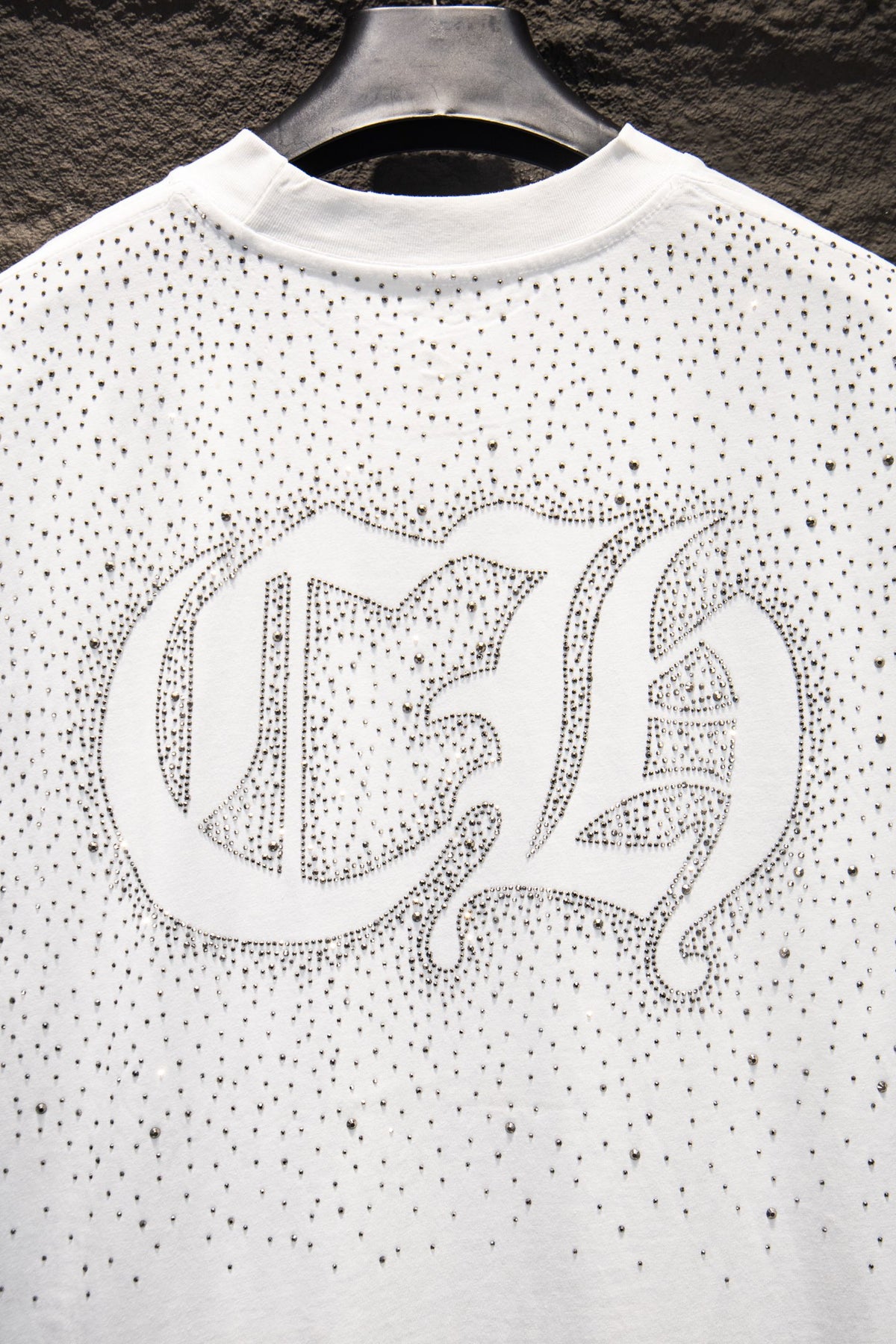 Playera Chrome Hearts CH Pedrería Blanca — monograma CH con pedrería en la espalda