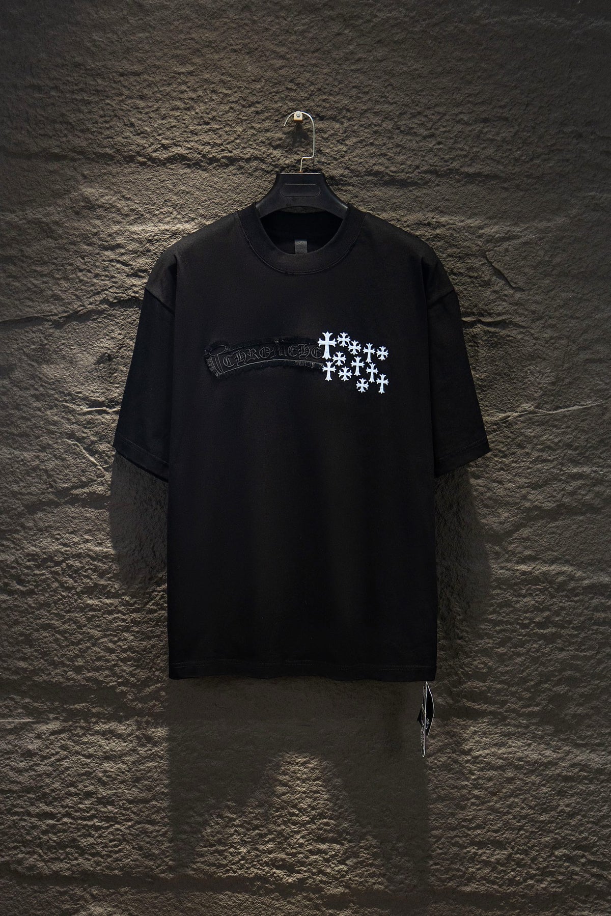 Playera Chrome Hearts Cruces Azul Cielo Bordadas Negra — frente