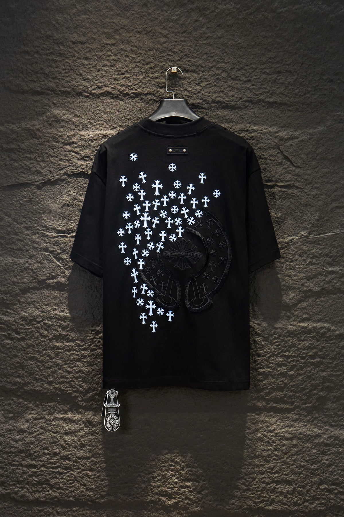 Playera Chrome Hearts Cruces Azul Cielo Bordadas Negra — espalda