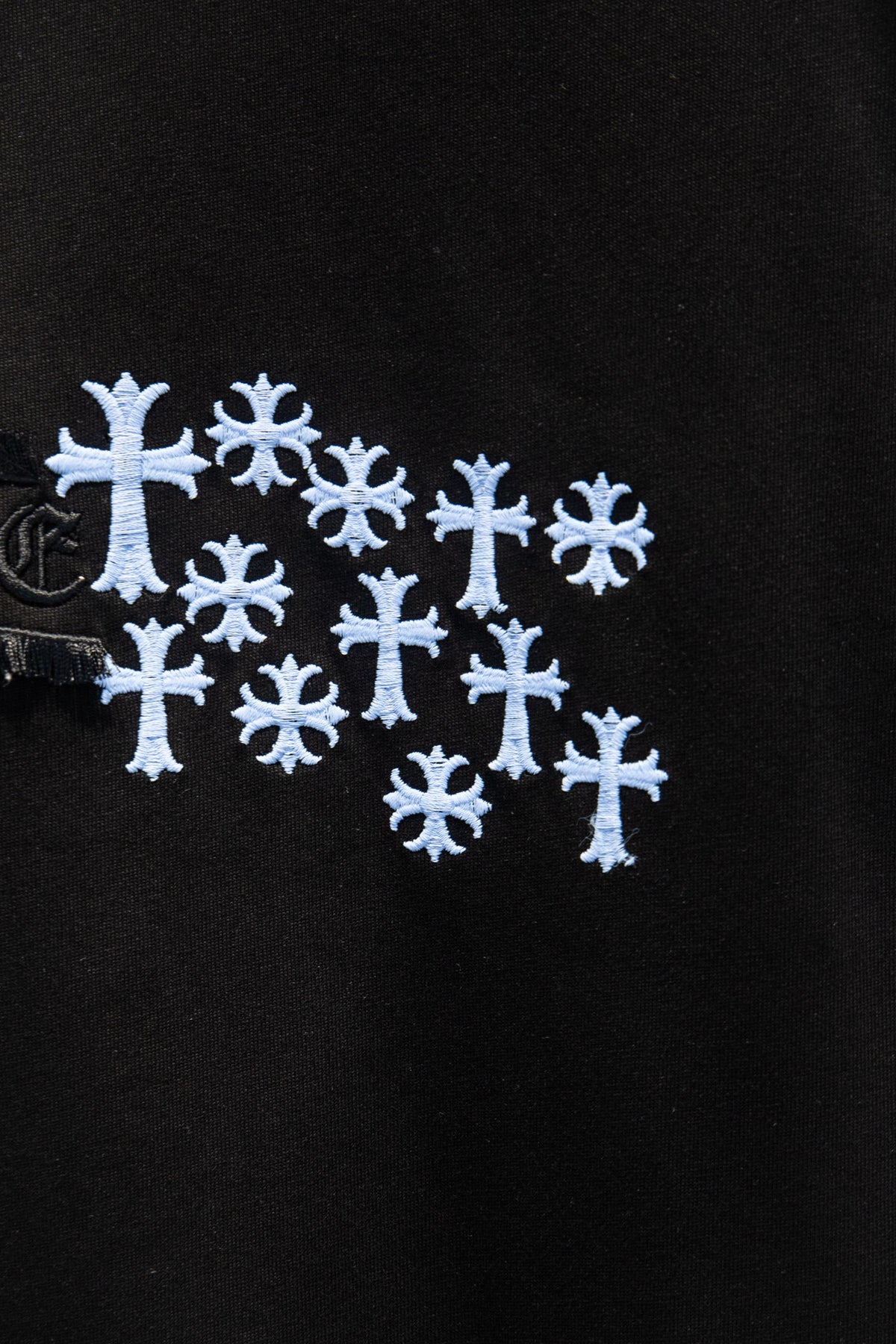 Playera Chrome Hearts Cruces Azul Cielo Bordadas Negra — cruces bordadas