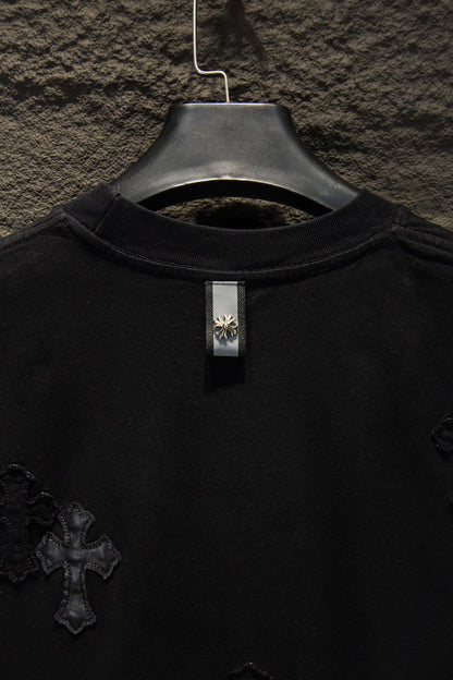 Playera Chrome Hearts Cruces de Piel Negra — detalle de la espalda