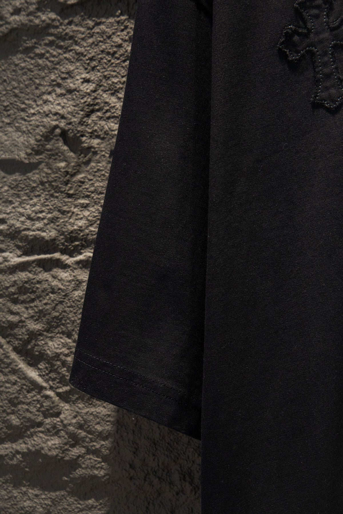 Playera Chrome Hearts Cruces de Piel Negra — manga