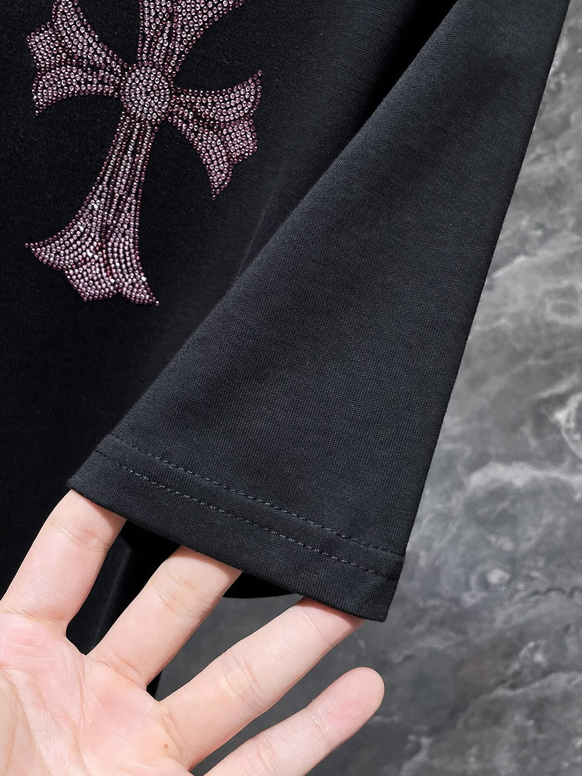 Playera Chrome Hearts Cruces de Pedrería Rosa Negra — cruz de pedrería y manga