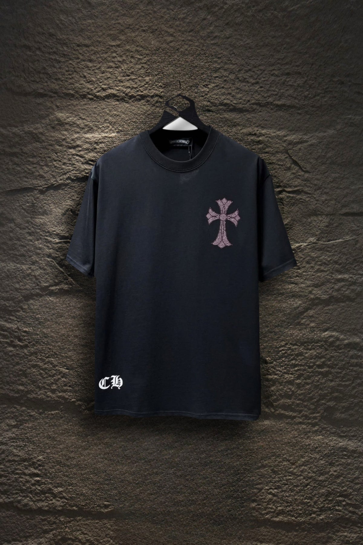 Playera Chrome Hearts Cruces de Pedrería Rosa Negra — frente