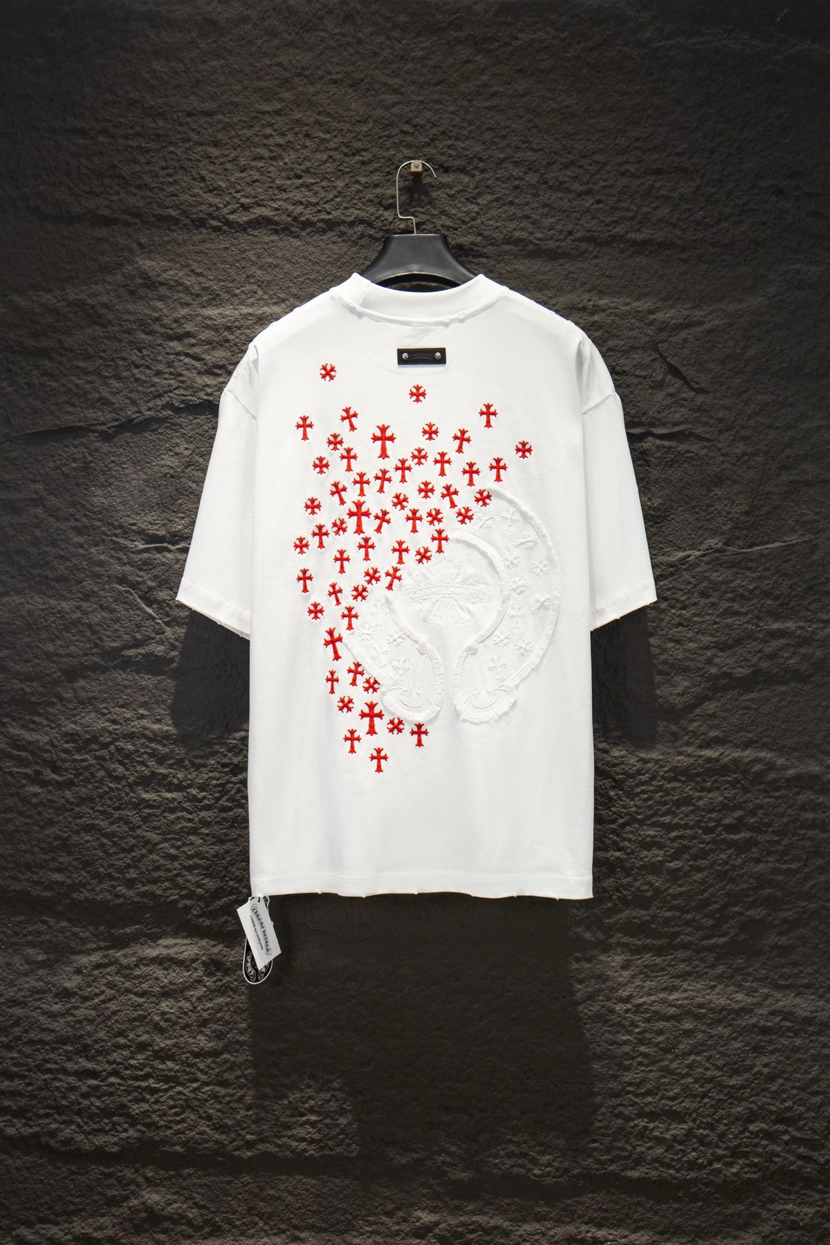 Playera Chrome Hearts Cruces Rojas Bordadas Blanca — espalda