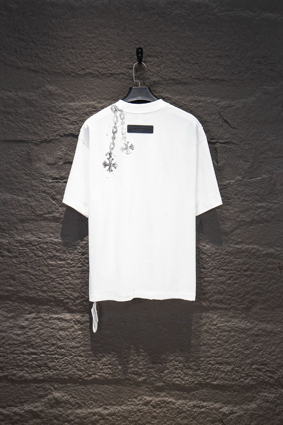 Playera Chrome Hearts Cruz con Cadenas y Herrajes Blanca — espalda