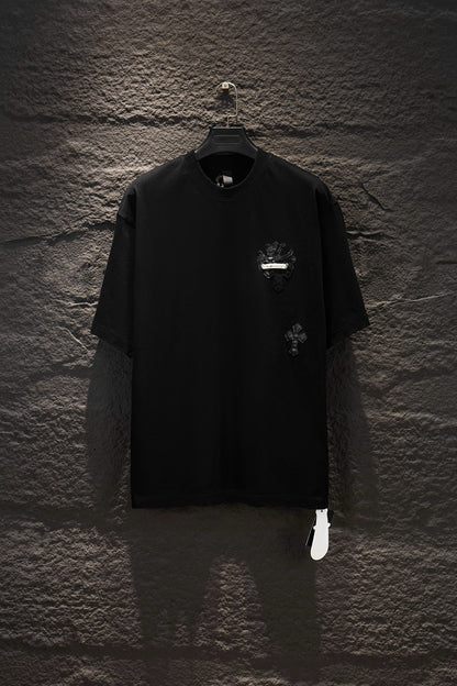 Playera Chrome Hearts Cruz Gótica y Parches de Piel Negra — frente