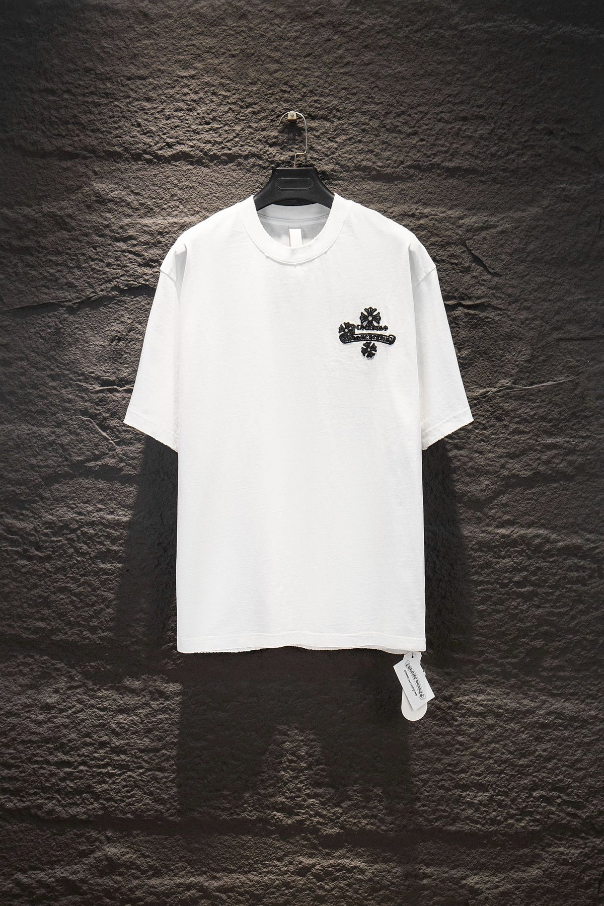 Playera Chrome Hearts Daga y Cruces Bordadas Blanca — frente