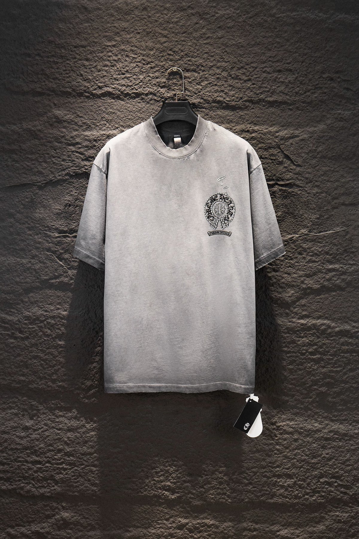 Playera Chrome Hearts Herradura de Cadenas Gris Deslavada — frente