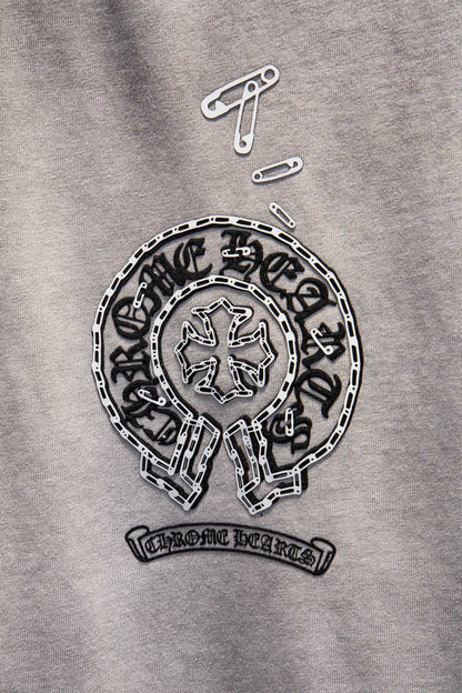 Playera Chrome Hearts Herradura de Cadenas Gris Deslavada — detalle del frente