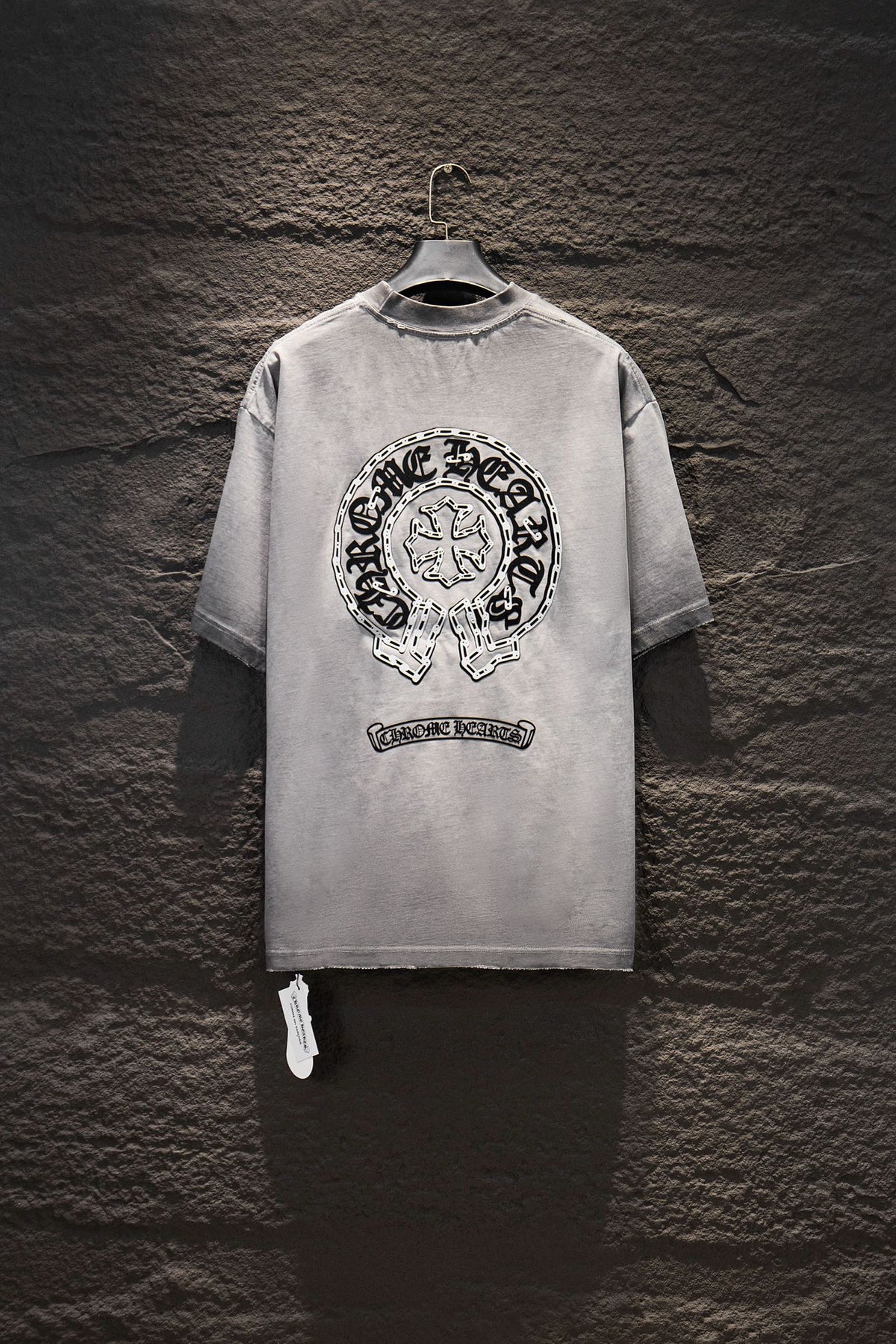 Playera Chrome Hearts Herradura de Cadenas Gris Deslavada — espalda