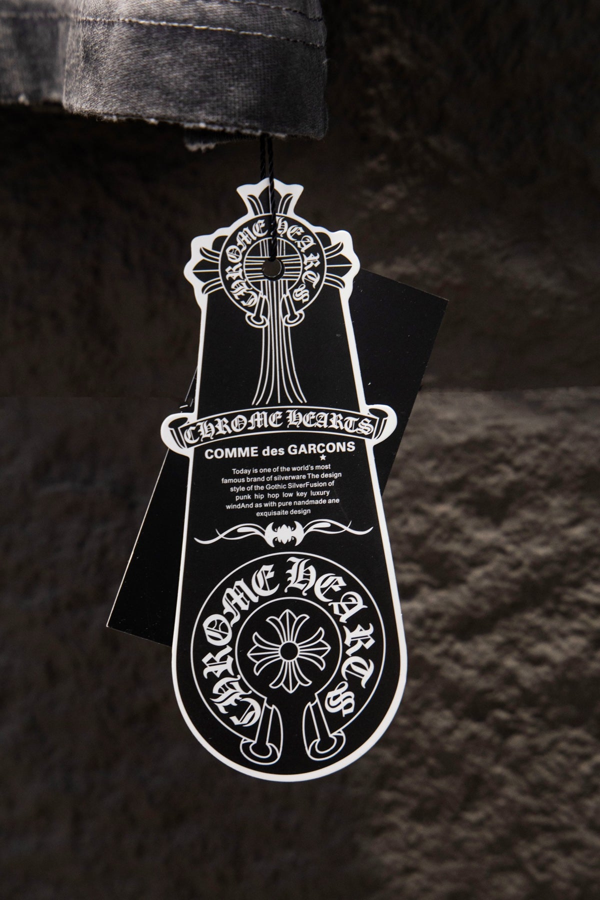 Playera Chrome Hearts Herradura de Cadenas Gris Deslavada — etiqueta colgante