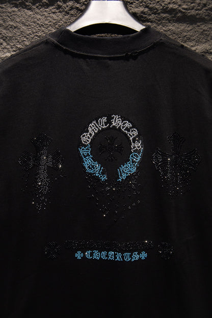 Playera Chrome Hearts Herradura de Cristales Azules Negra — detalle de la espalda