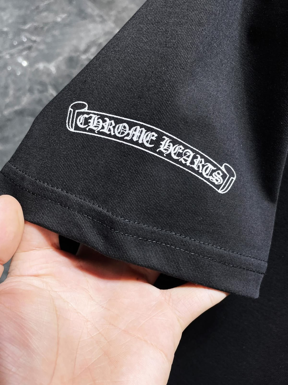 Playera Chrome Hearts Herradura de Pedrería y Tuercas Negra — manga