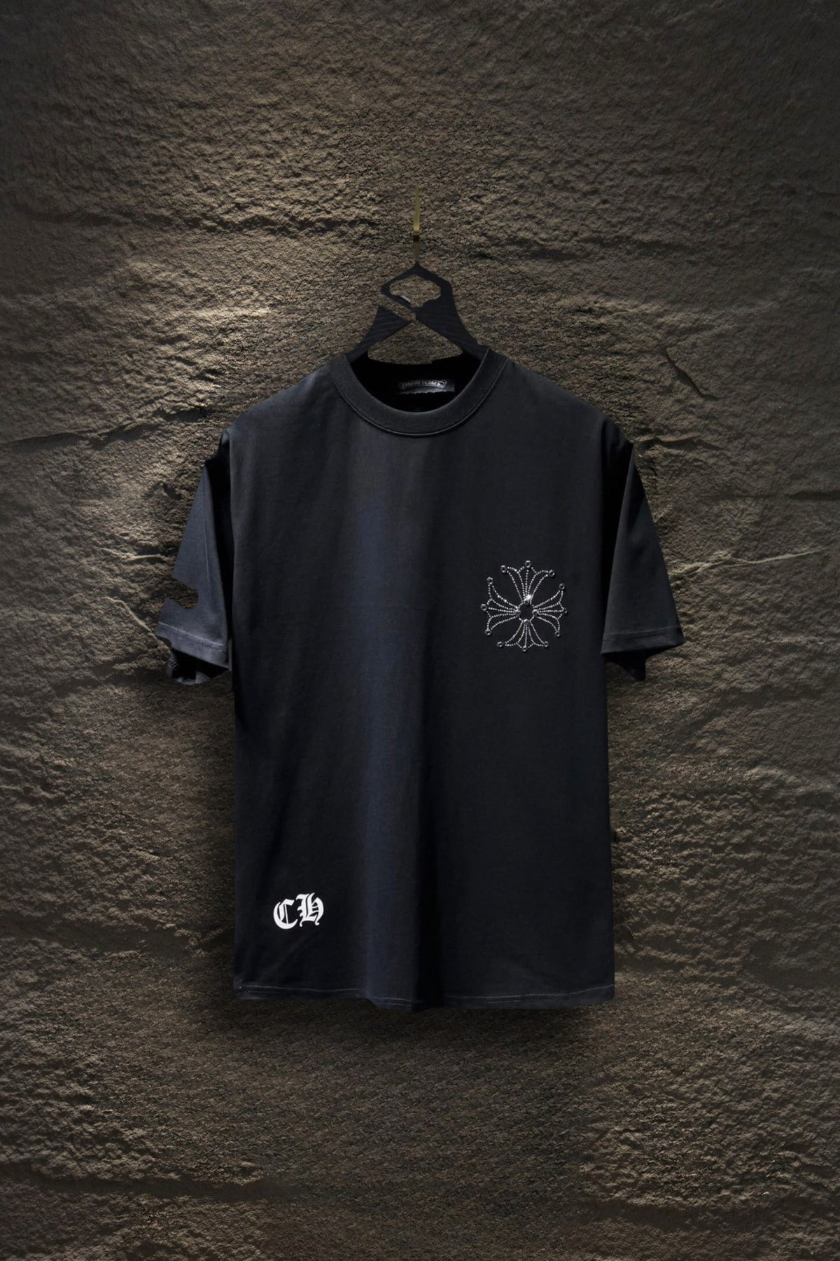 Playera Chrome Hearts Herradura de Pedrería y Tuercas Negra — frente