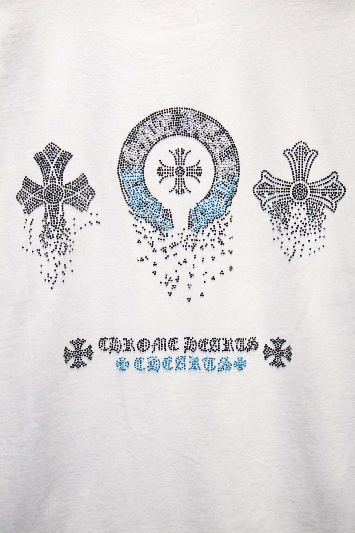 Playera Chrome Hearts Herradura y CH de Pedrería Azul Blanca — pedrería de la espalda