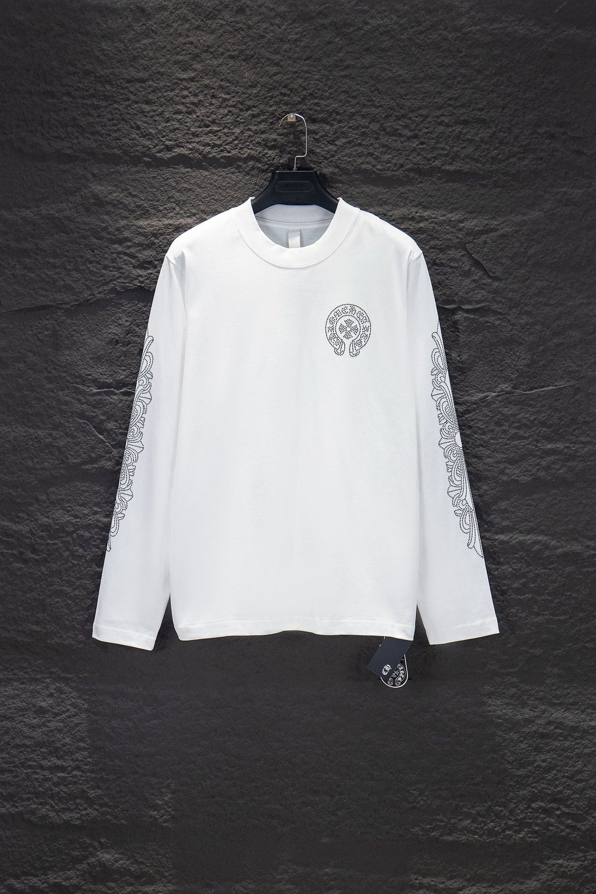 Playera Chrome Hearts Herradura y Dagas de Pedrería Manga Larga Blanca — frente
