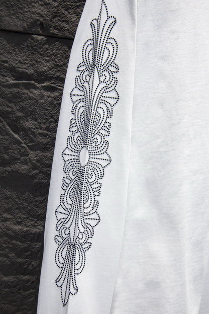 Playera Chrome Hearts Herradura y Dagas de Pedrería Manga Larga Blanca — manga