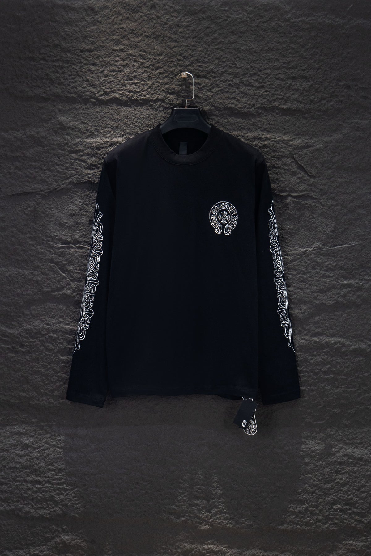 Playera Chrome Hearts Herradura y Dagas de Pedrería Manga Larga Negra — frente