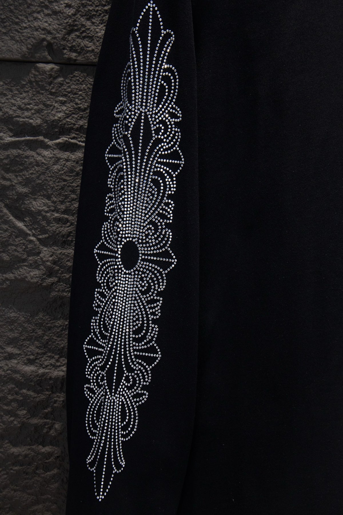 Playera Chrome Hearts Herradura y Dagas de Pedrería Manga Larga Negra — manga