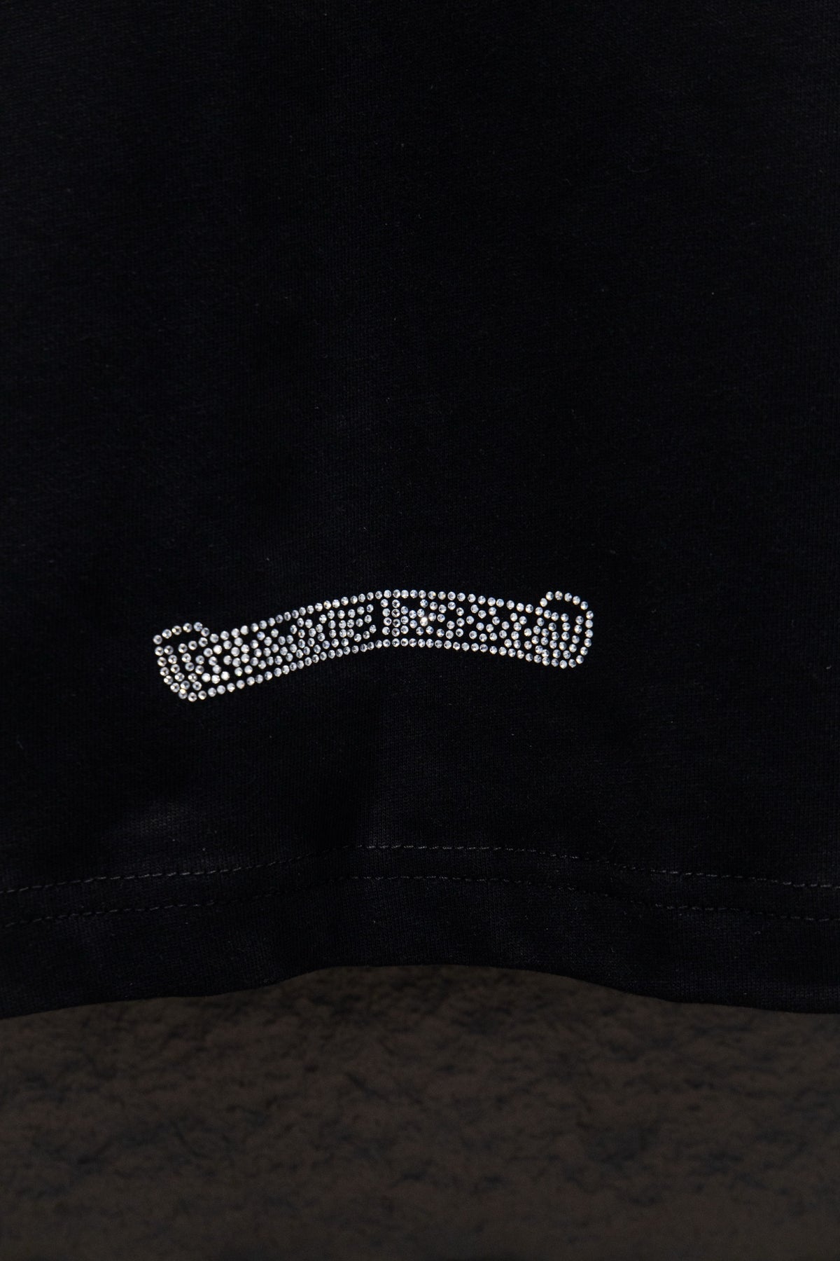 Playera Chrome Hearts Herradura y Dagas de Pedrería Manga Larga Negra — banda en el dobladillo