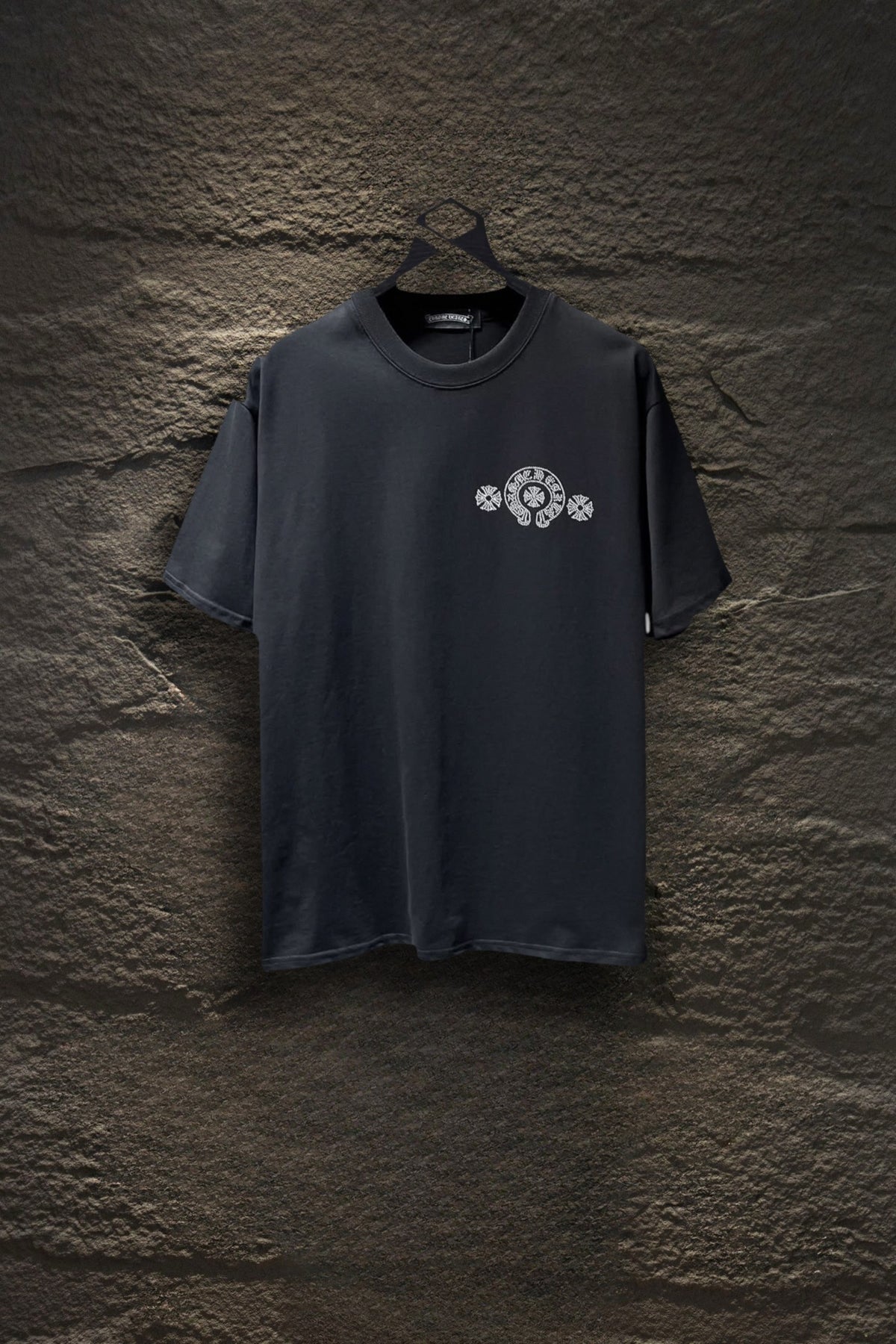 Playera Chrome Hearts Herraduras y Cruces de Cristal Negra — frente