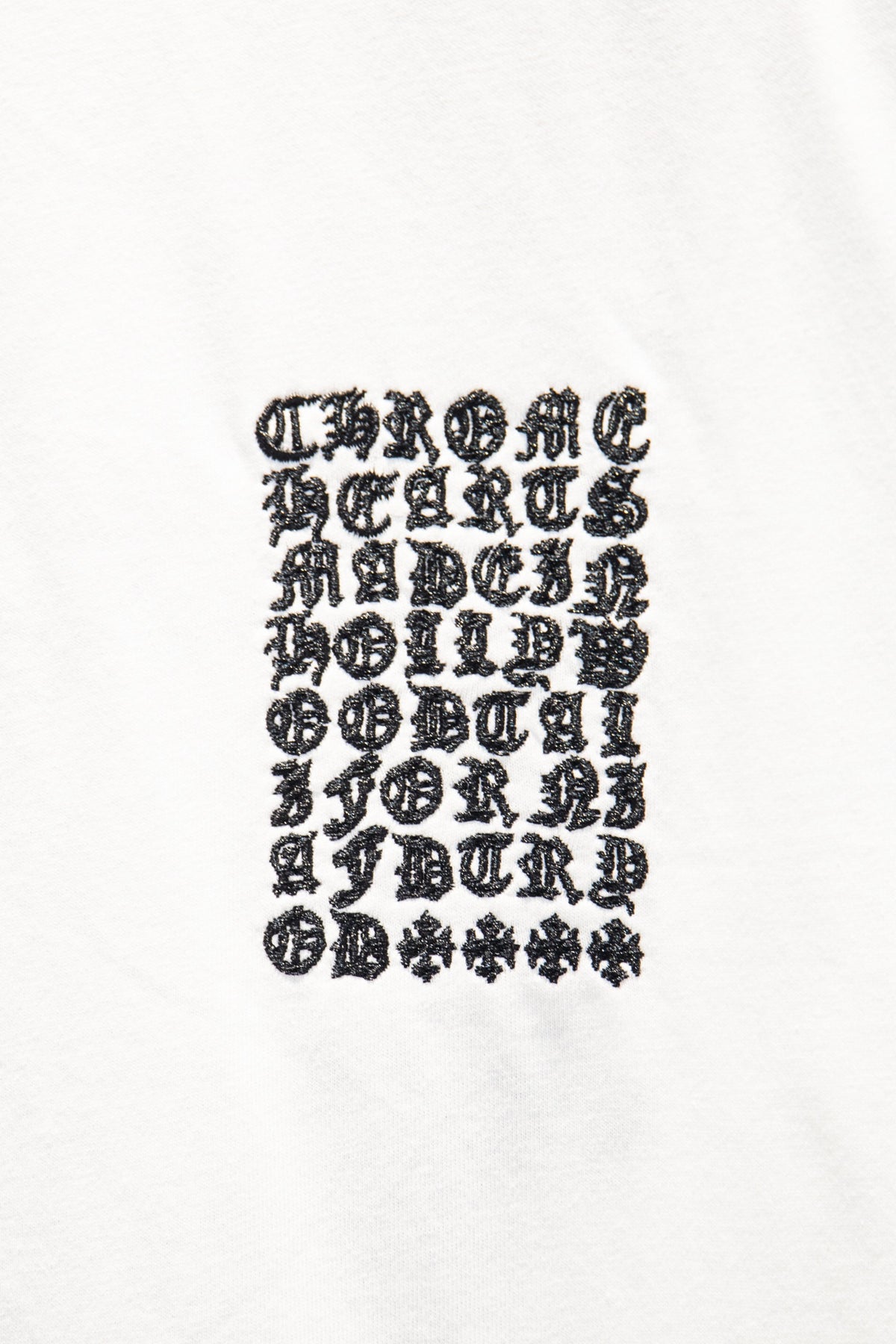 Playera Chrome Hearts Iconos Bordados Blanca — bordado del frente