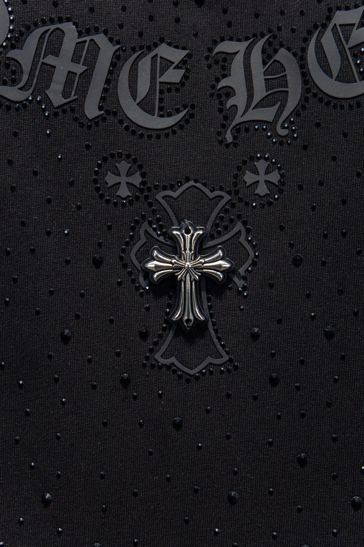 Playera Chrome Hearts Letras en Arco y Cruz Metálica Negra — cruz metálica