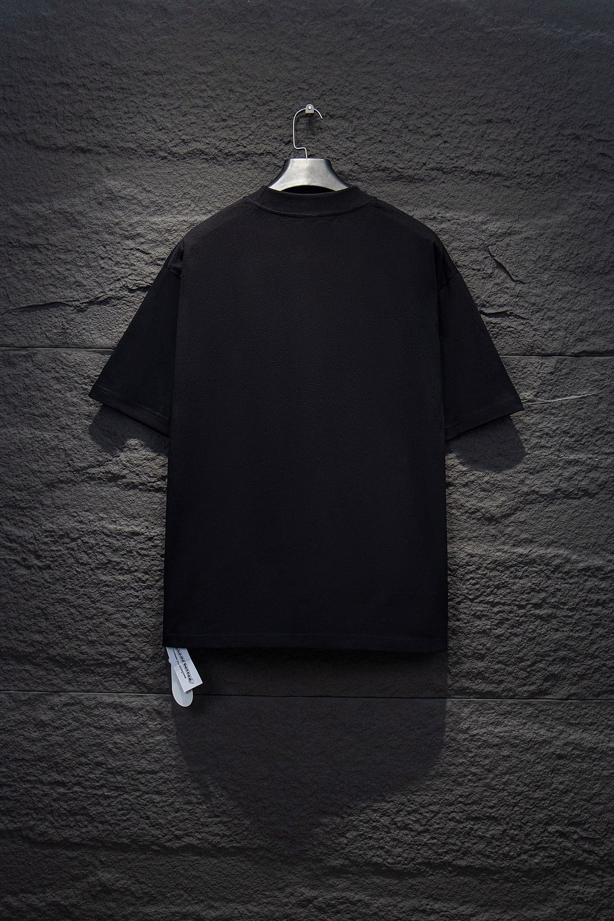 Playera Chrome Hearts Letras en Arco y Cruz Metálica Negra — espalda