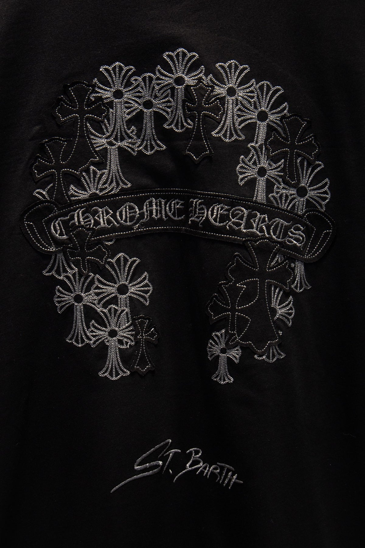 Playera Chrome Hearts St. Barth Cruces Bordadas Negra — detalle de la espalda