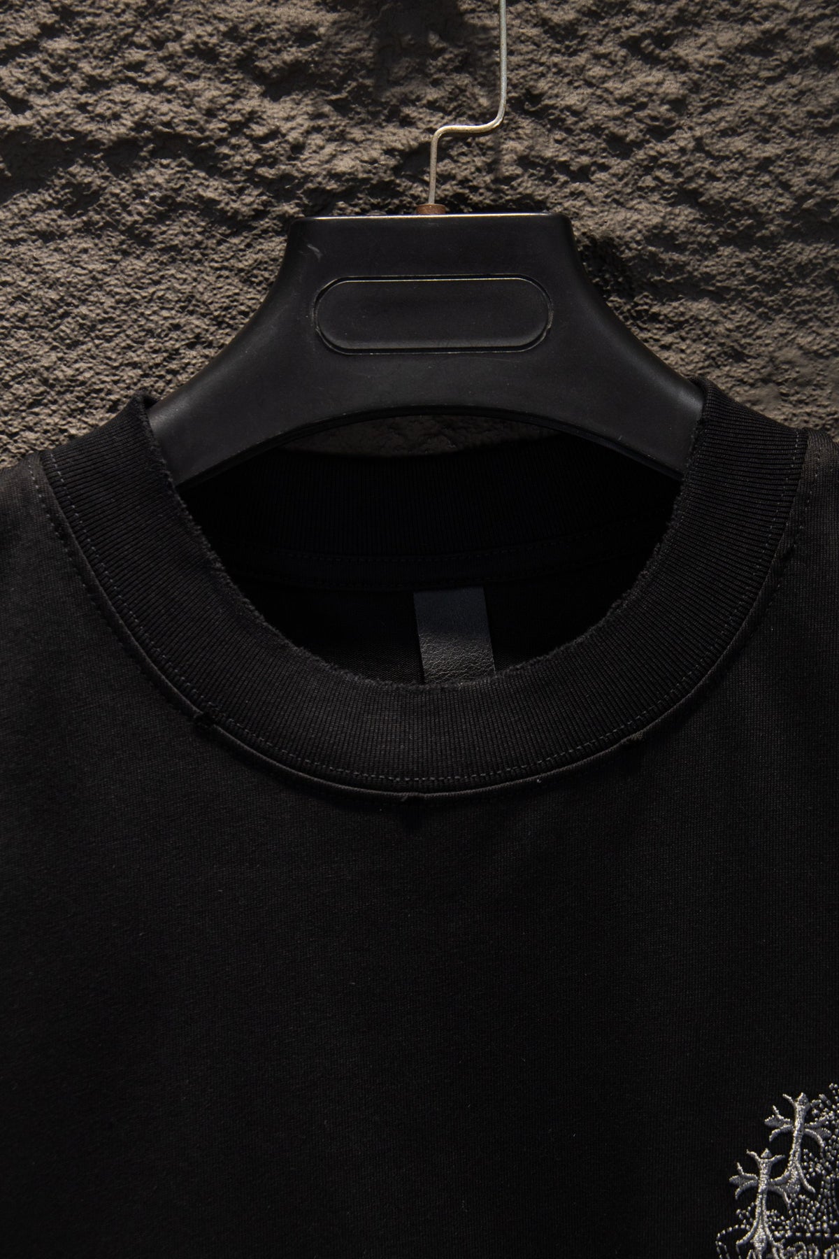 Playera Chrome Hearts St. Barth Cruces Bordadas Negra — cuello