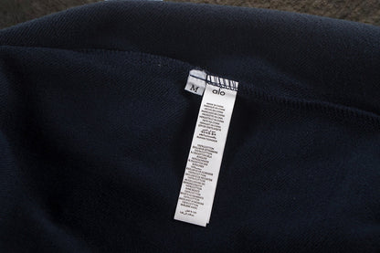 Sudadera Alo Yoga con Capucha Logo Metálico Azul Marino — etiqueta interior