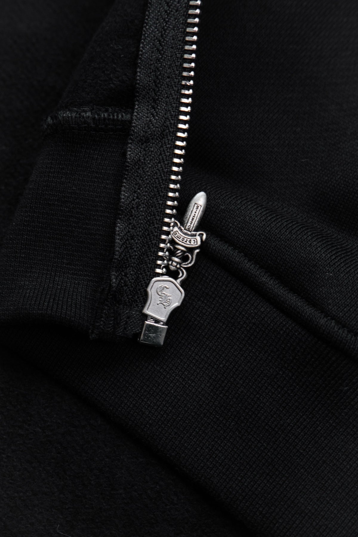 Sudadera Chrome Hearts con Cierre Herradura Blanca Negra — jalador de cruz