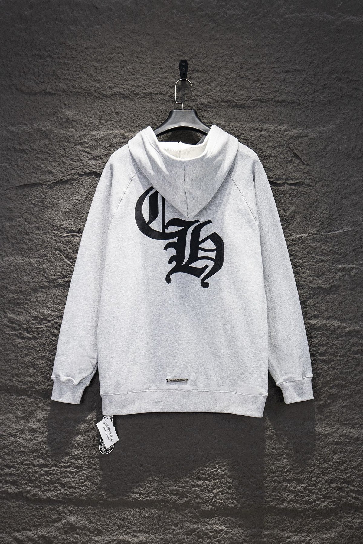 Sudadera Chrome Hearts Cruces y CH Gótica Gris — espalda